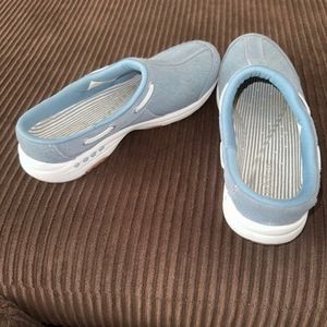 Easy spirit slip on shoes